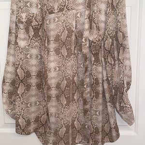 Medium New York and Company Dress Shirt